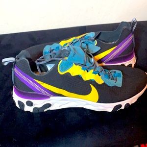 NIKE REACT ELEMENT 55 PRM
Size 9.5-Lightly used